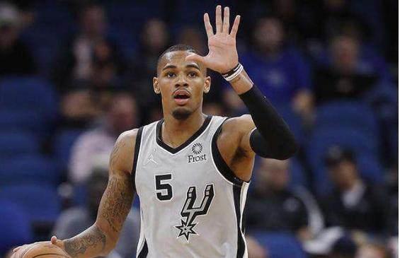 着无数球迷 着无数球迷