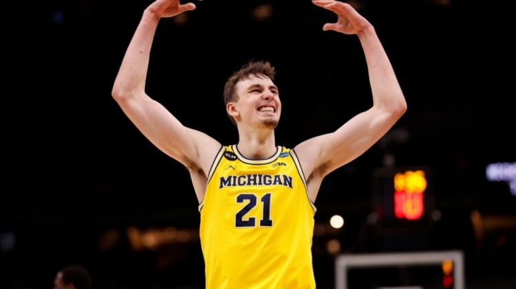 引进两人不 引进两人不