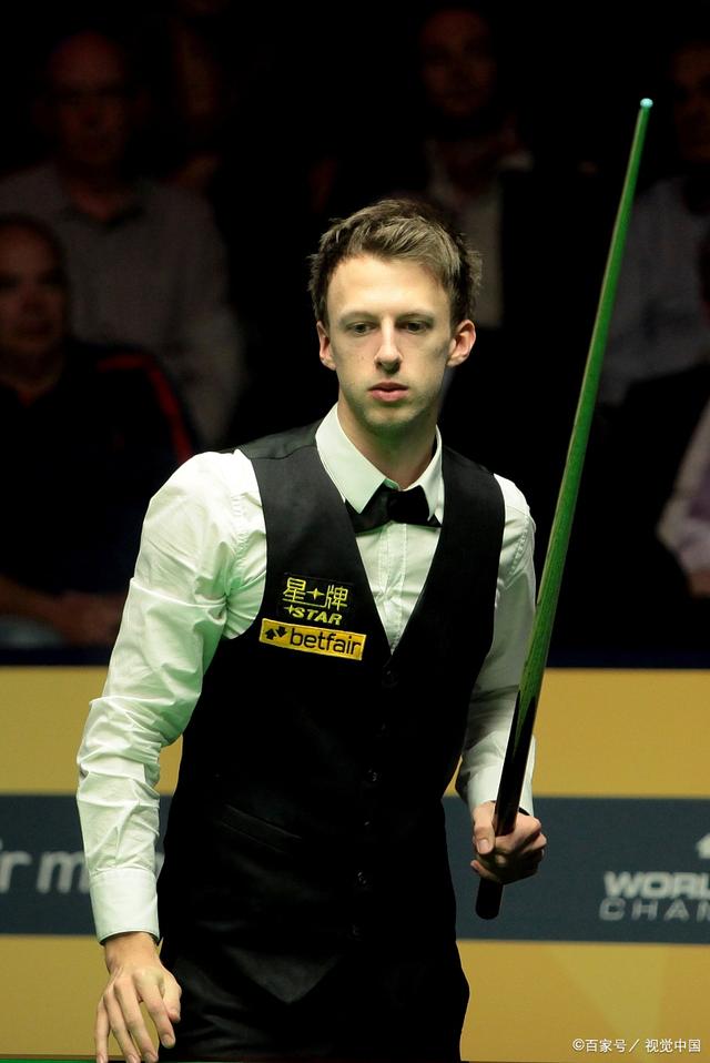 他先用撤步 他先用撤步